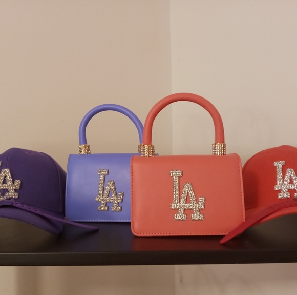 Matching Accessories Set - Picture 2 of 3